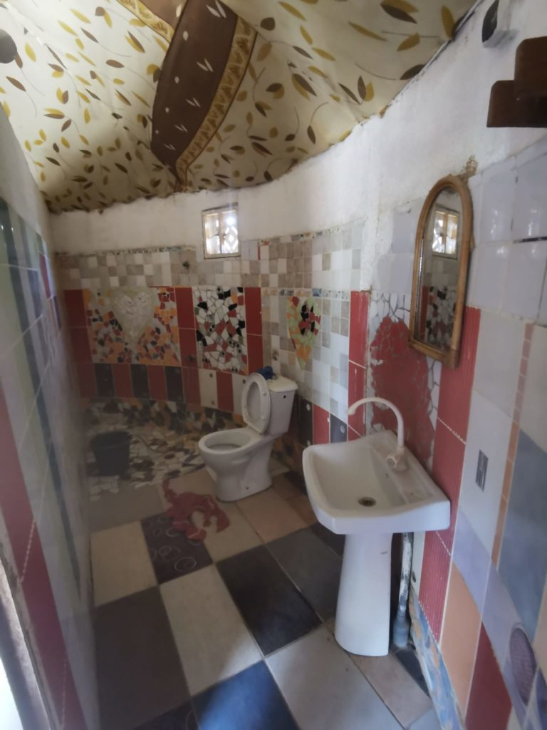 Salle de bain individuelle du bungalow